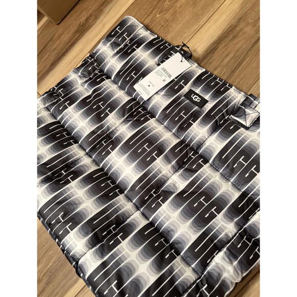 NWT! UGG Ellory Puff Tote Bag in Wavelength Black - Picture 3 of 6